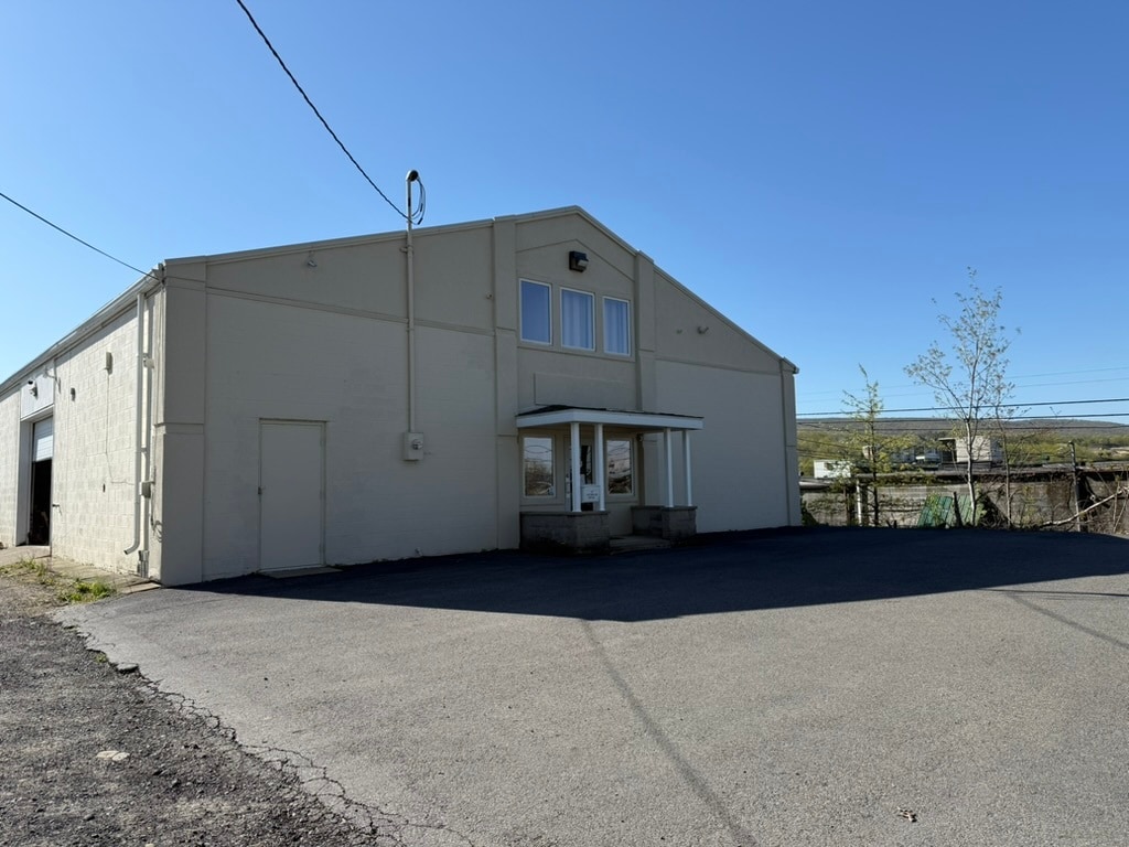 5 Pethick Dr, Plains Township, PA à louer Photo intérieure- Image 1 de 14