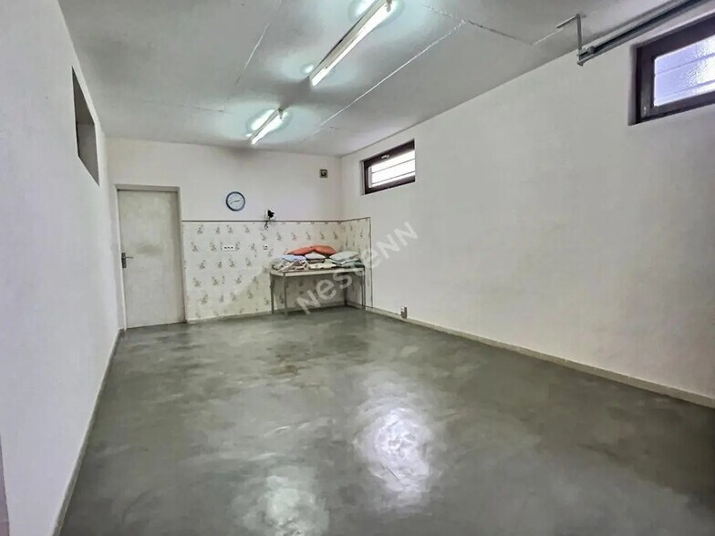 Local d'activités dans Saint-Avold à vendre - Photo du bâtiment - Image 2 de 17