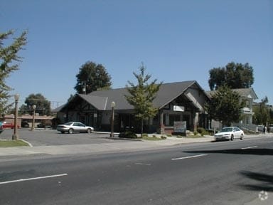 518 N Court St, Visalia, CA for lease - Building Photo - Image 2 of 9