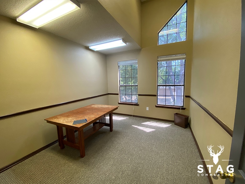 525 S Carroll Blvd, Denton, TX for lease - Building Photo - Image 3 of 7
