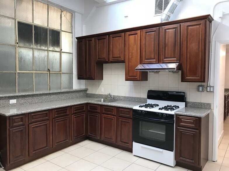 686 Sacramento St, San Francisco, CA à louer - Photo intérieure - Image 2 de 5