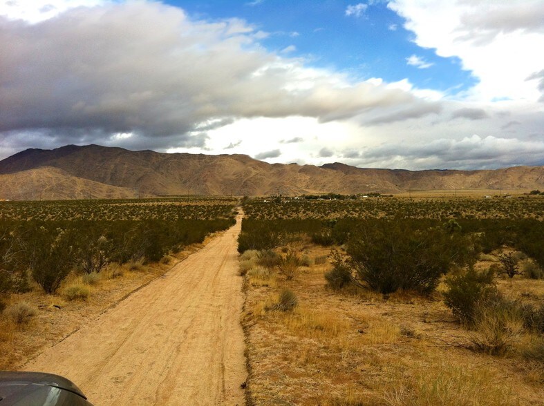Joshua Rd, Lucerne Valley, CA à vendre - Photo du bâtiment - Image 3 de 8