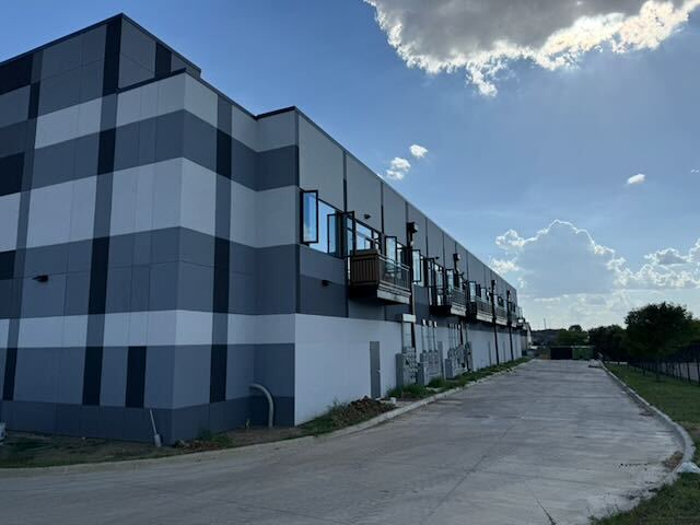 3501 Carbon Rd, Irving, TX for lease - Building Photo - Image 2 of 2