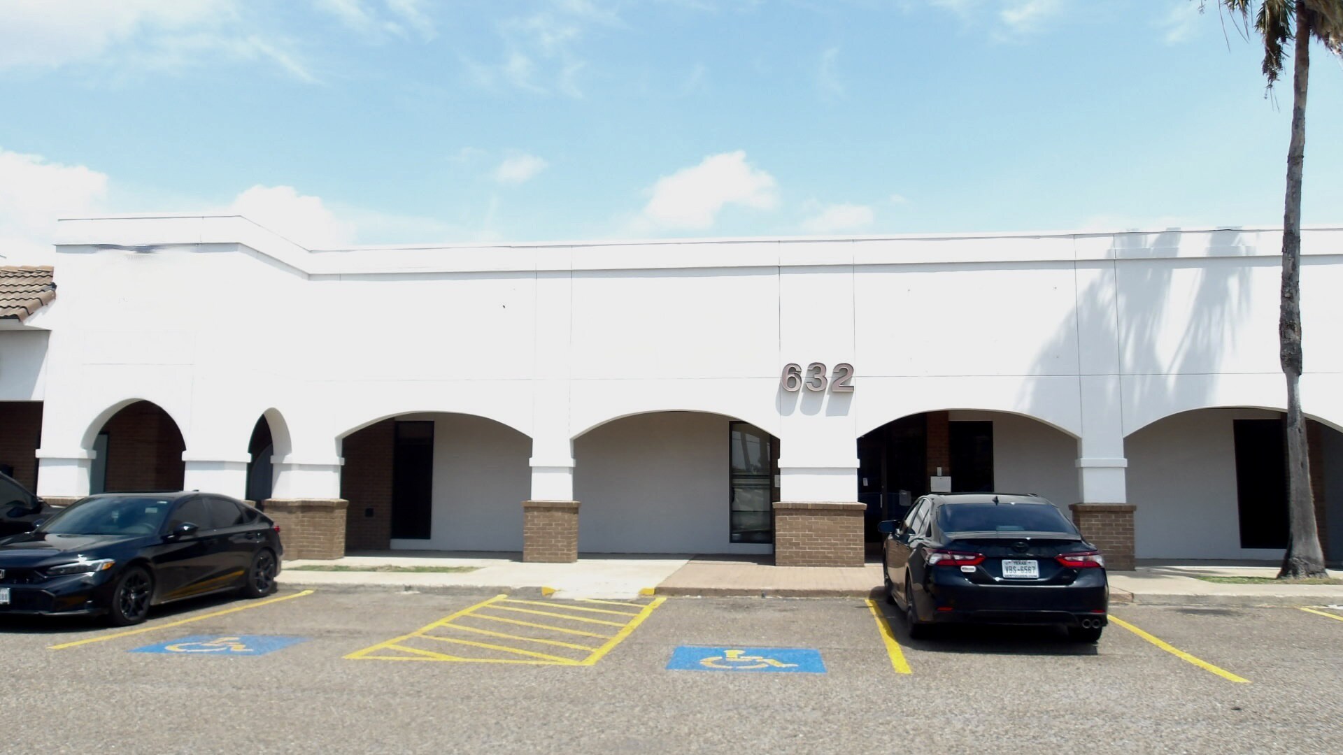632 N Ed Carey Dr, Harlingen, TX for lease Building Photo- Image 1 of 9