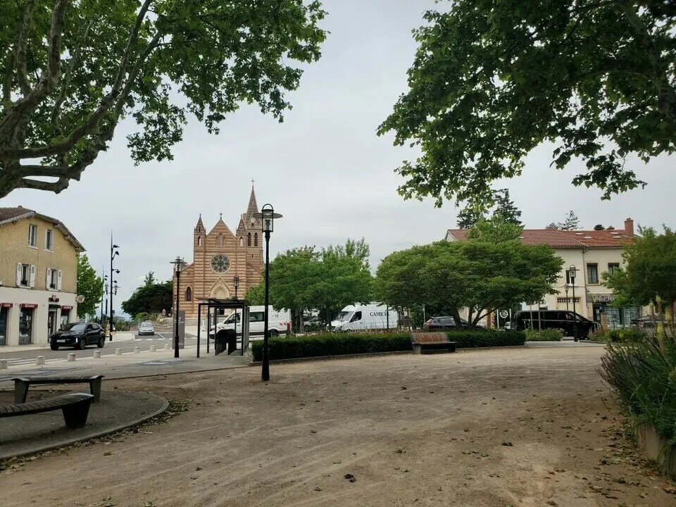 Office in Genas for lease Building Photo- Image 1 of 7