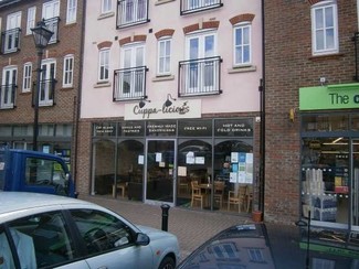 Plus de détails pour Middle Village, Haywards Heath - Vente au détail à louer