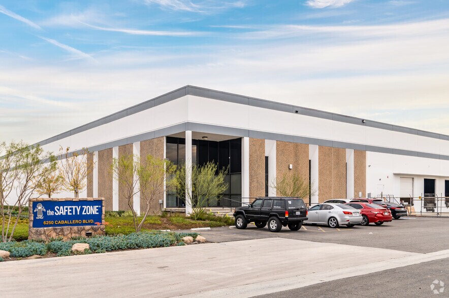 6250 Caballero Blvd, Buena Park, CA à louer - Photo du bâtiment - Image 1 de 5