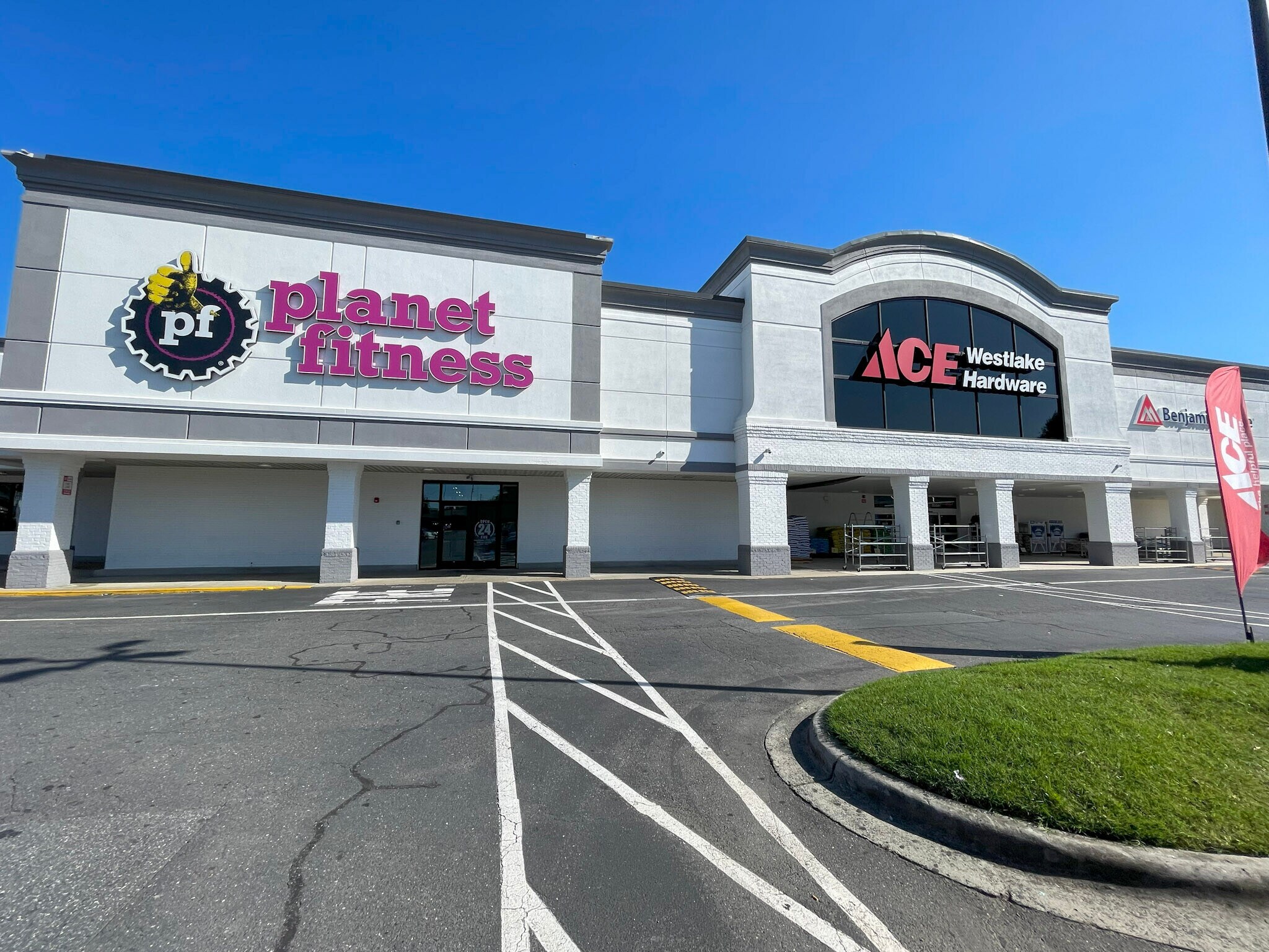 2910-2918 Mount Holly Huntersville Rd, Charlotte, NC à louer Photo principale- Image 1 de 37