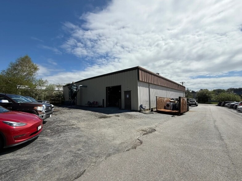 235 Brooks St, Worcester, MA for lease - Building Photo - Image 2 of 2