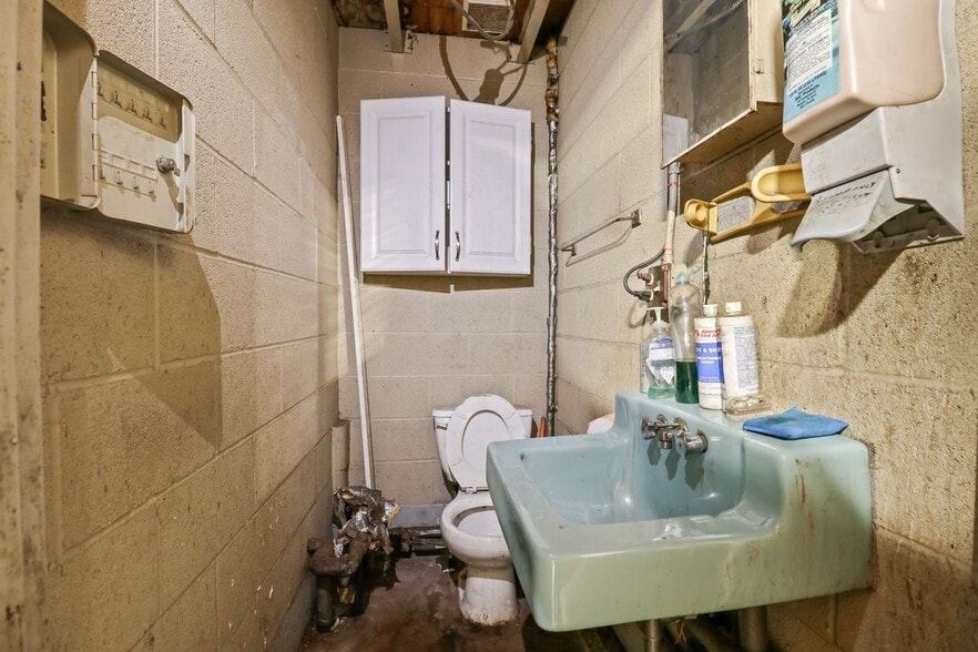 85 Skillen St, Buffalo, NY for sale - Interior Photo - Image 3 of 45