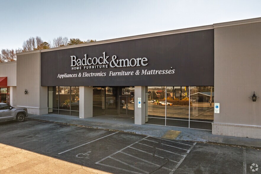 3407 W Gate City Blvd, Greensboro, NC à louer - Photo du bâtiment - Image 3 de 5