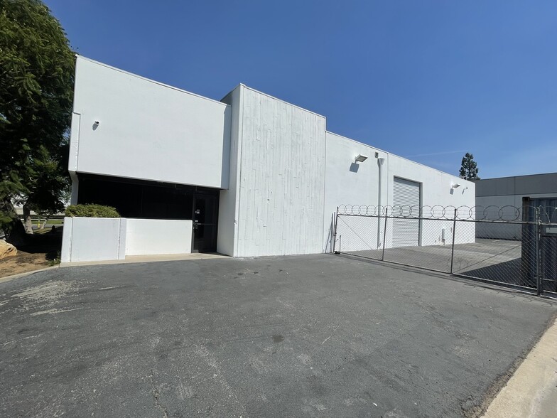 182 Business Center Dr, Corona, CA for lease - Building Photo - Image 3 of 10