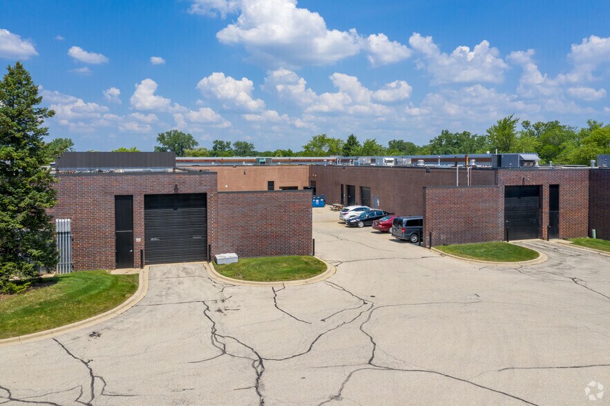 1601 Feehanville Dr, Mount Prospect, IL à louer - Photo du bâtiment - Image 3 de 10