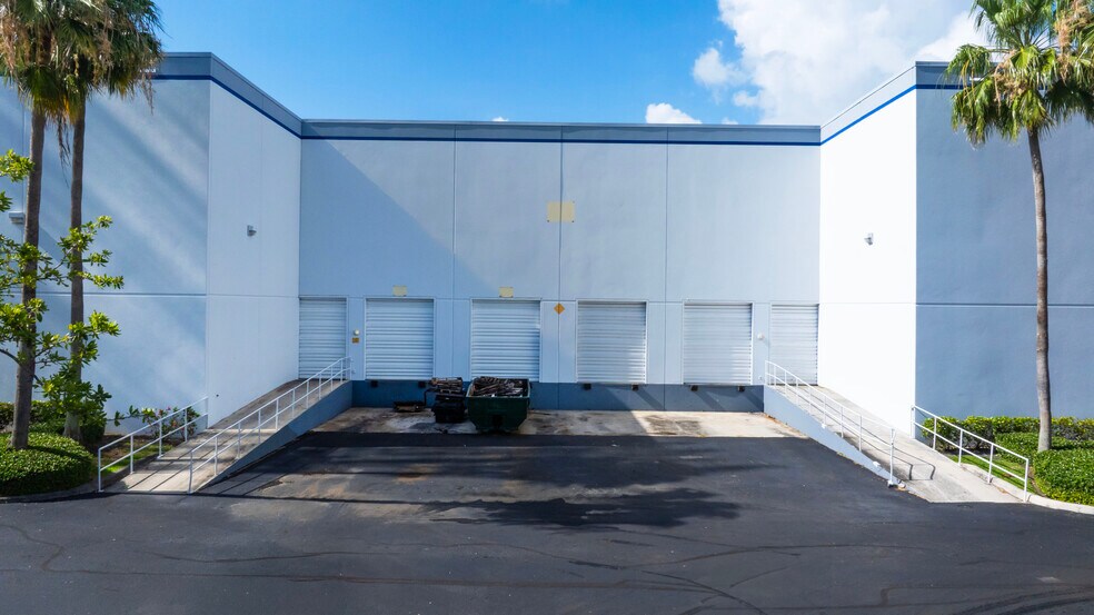 1250 S Powerline Rd, Deerfield Beach, FL à louer - Photo du bâtiment - Image 3 de 7
