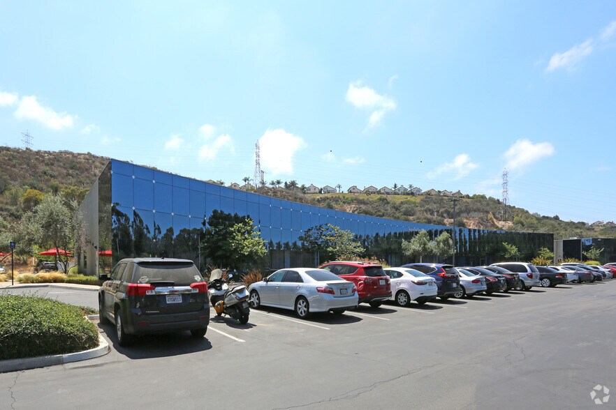 1945 Palomar Oaks Way, Carlsbad, CA for lease - Primary Photo - Image 1 of 6