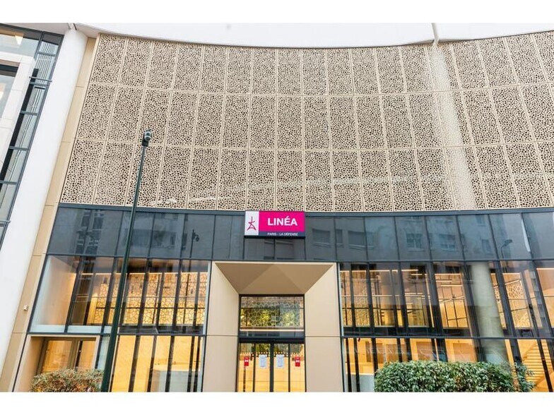 Office in Puteaux for lease - Building Photo - Image 1 of 14