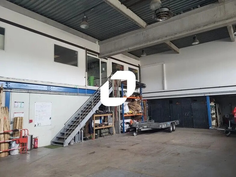 Flex in Mérignac for lease - Interior Photo - Image 2 of 10