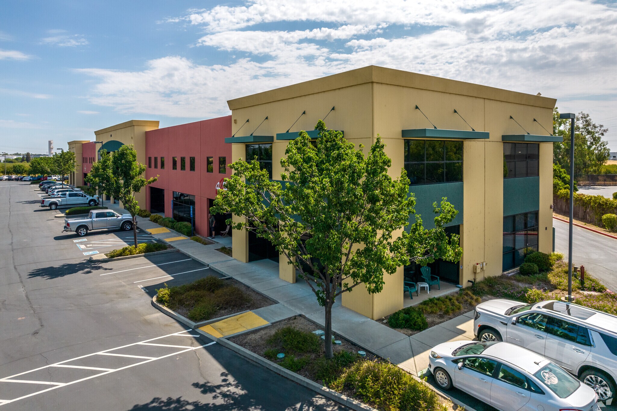 821 Eubanks Dr, Vacaville, CA à vendre Photo principale- Image 1 de 4