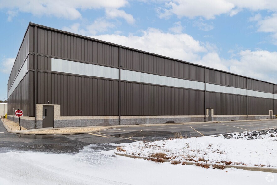 86 Industrial Rd, Wainscott, NY à louer - Photo du bâtiment - Image 2 de 4