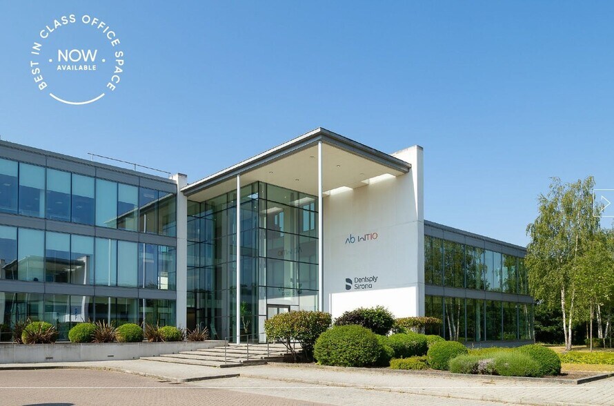 3 Wellington Way, Weybridge à louer - Photo du bâtiment - Image 2 de 12