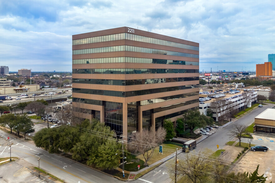 2211 Norfolk St, Houston, TX for lease - Building Photo - Image 1 of 9