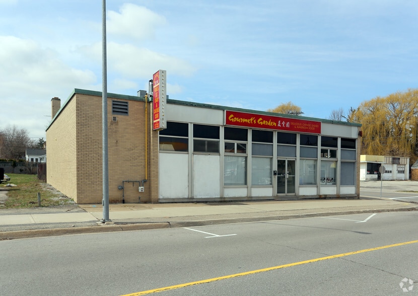 Niagara Boulevard portfolio of 3 properties for sale on LoopNet.ca - Primary Photo - Image 2 of 2