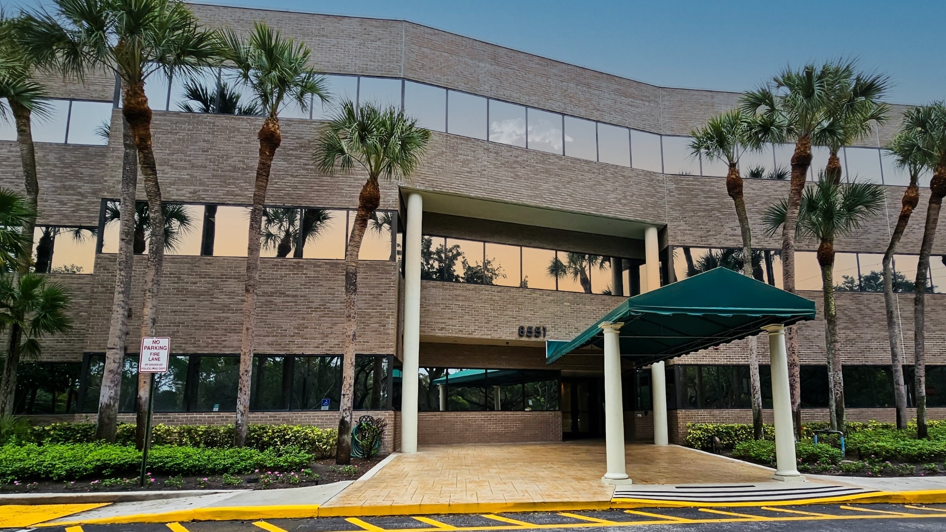 8551 W Sunrise Blvd, Plantation, FL for lease Interior Photo- Image 1 of 7