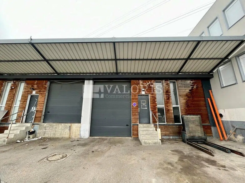 Flex in Saint-Priest for sale - Building Photo - Image 2 of 4