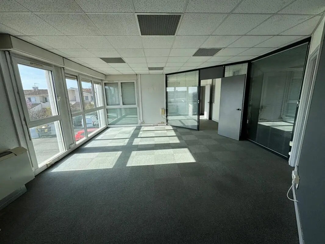 Office in Cugnaux for lease Interior Photo- Image 1 of 7