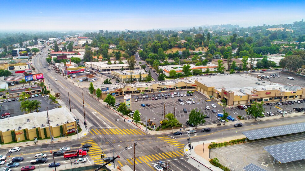 20040-20060 Ventura Blvd, Woodland Hills, CA à louer - Photo du bâtiment - Image 2 de 13