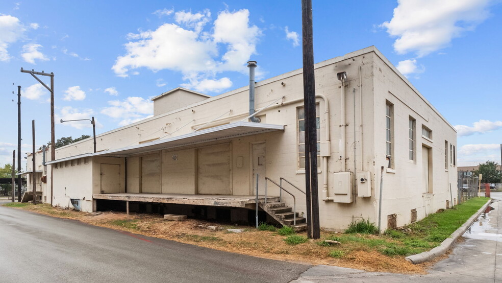 135 E Cevallos St, San Antonio, TX à louer - Photo du bâtiment - Image 3 de 18