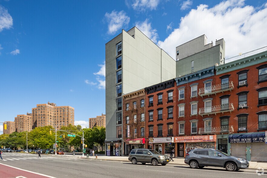 2338 Second Ave, New York, NY à vendre - Photo du bâtiment - Image 3 de 6