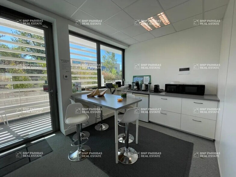 Office in Aix-en-Provence for lease - Building Photo - Image 2 of 63