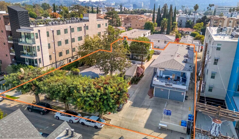 10814-10818 Blix St, West Toluca Lake, CA à vendre - Photo du bâtiment - Image 1 de 20