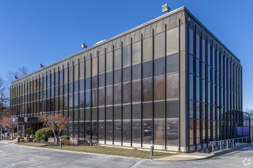 215 W Church Rd, King Of Prussia, PA à louer - Photo du bâtiment - Image 1 de 13
