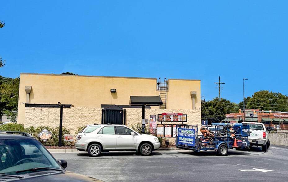 3030 Johnson Ferry Rd, Marietta, GA for sale - Building Photo - Image 3 of 5