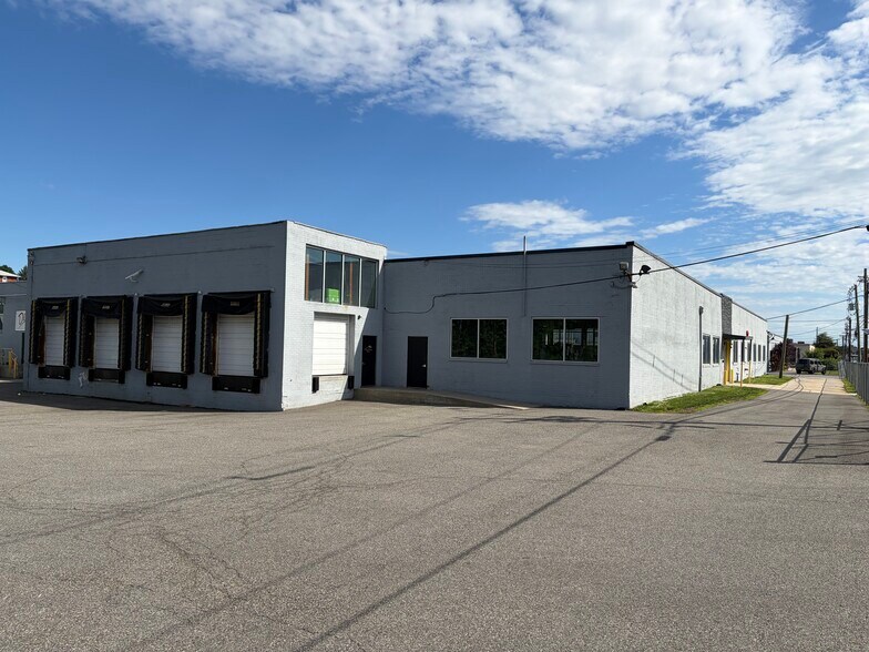 215 S Newman St, Hackensack, NJ à louer - Photo du bâtiment - Image 3 de 5