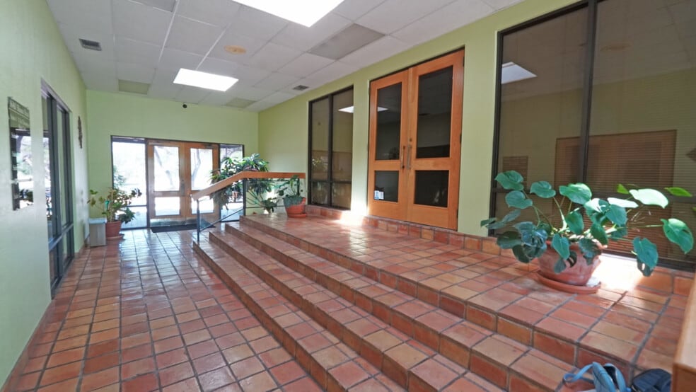 16410 Blanco Rd, San Antonio, TX for lease - Lobby - Image 3 of 8