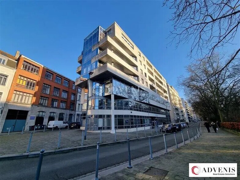 Office in Lille for sale - Building Photo - Image 1 of 9