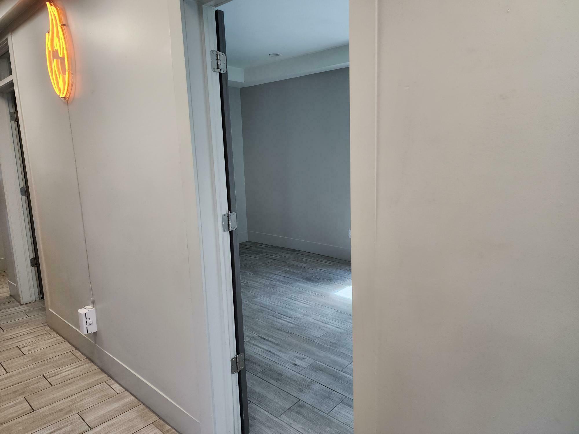 1236 Dr Martin Luther King Jr St N, Saint Petersburg, FL for lease Interior Photo- Image 1 of 3