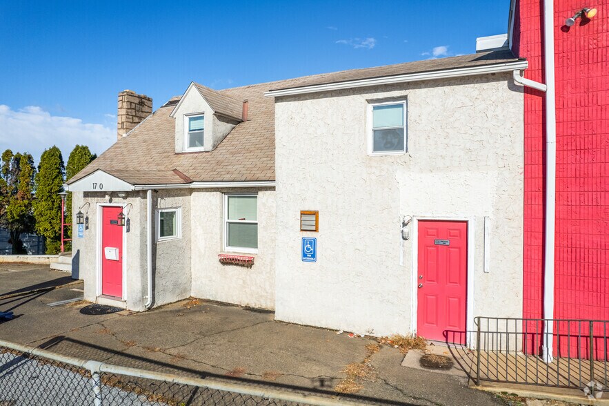 1700 Industrial Hwy, Pottstown, PA for sale - Building Photo - Image 3 of 27