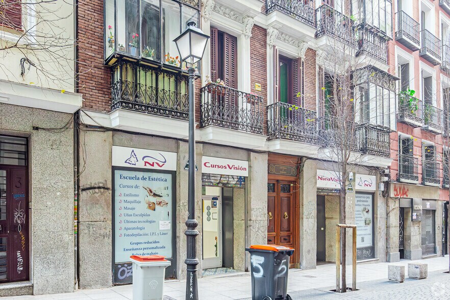 Immeuble residentiel dans Madrid, Madrid à vendre - Photo du bâtiment - Image 2 de 2