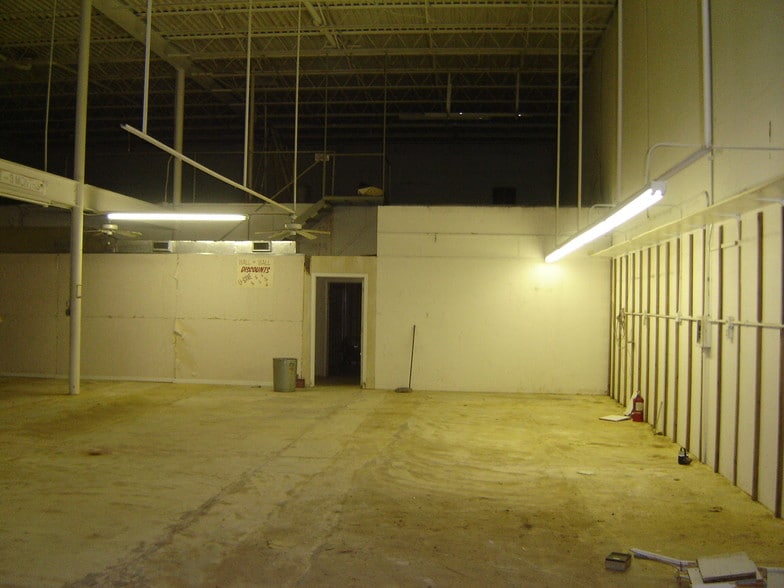 305 S Wetmore St, Lake Wales, FL for lease - Building Photo - Image 3 of 6