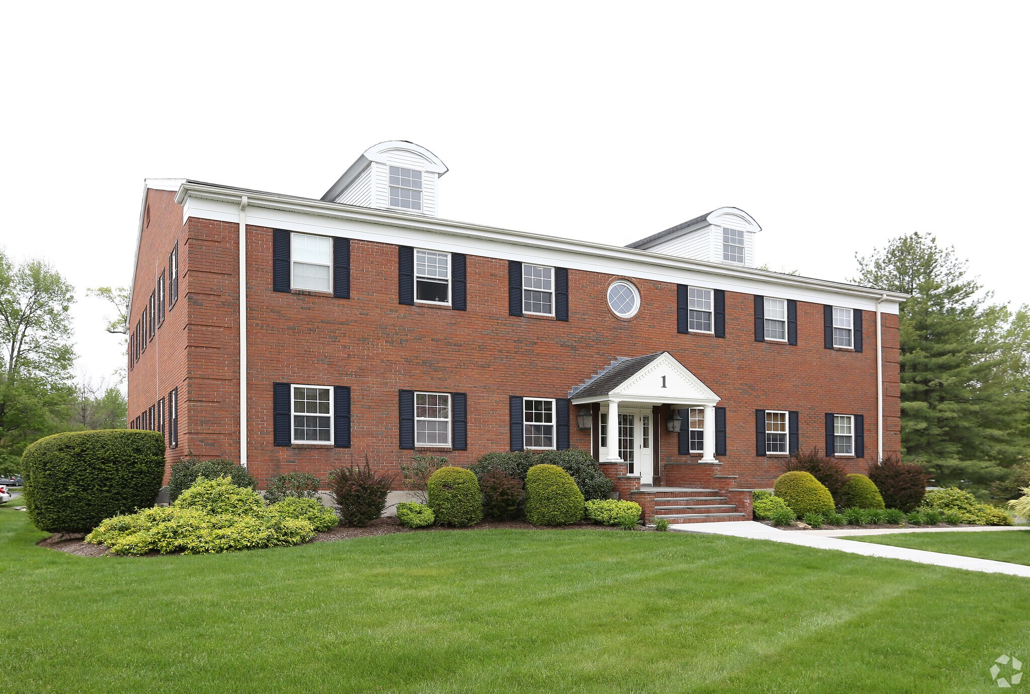 1 Barnard Ln, Bloomfield, CT for sale Primary Photo- Image 1 of 3