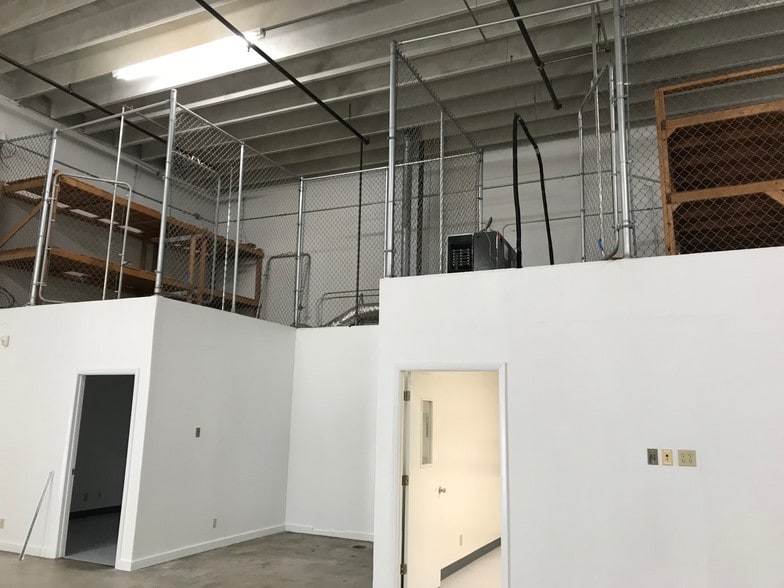 1307 Hill Ave, Mangonia Park, FL for sale - Interior Photo - Image 3 of 14