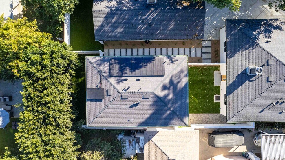 6842 Cedros Ave, Van Nuys, CA à vendre - Photo du bâtiment - Image 3 de 68