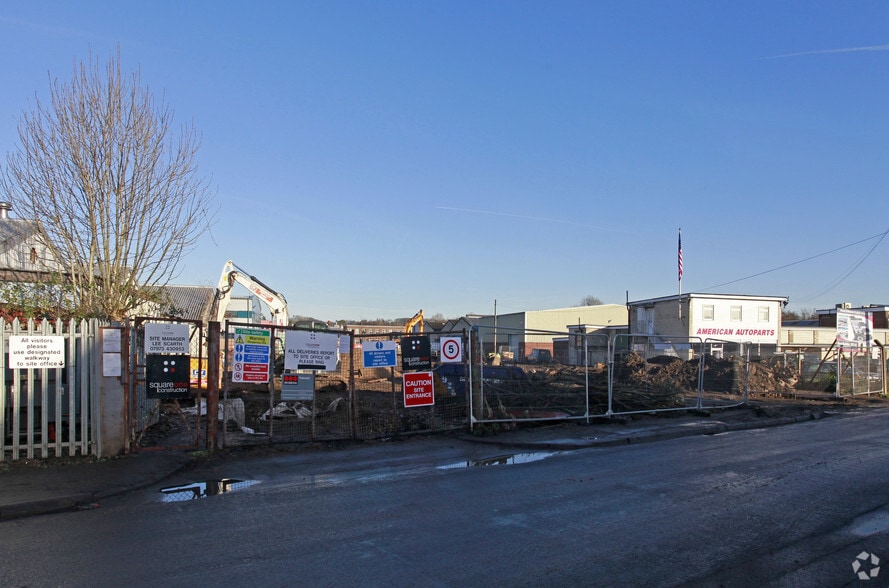 68 Holmethorpe Ave, Redhill for lease - Building Photo - Image 2 of 2