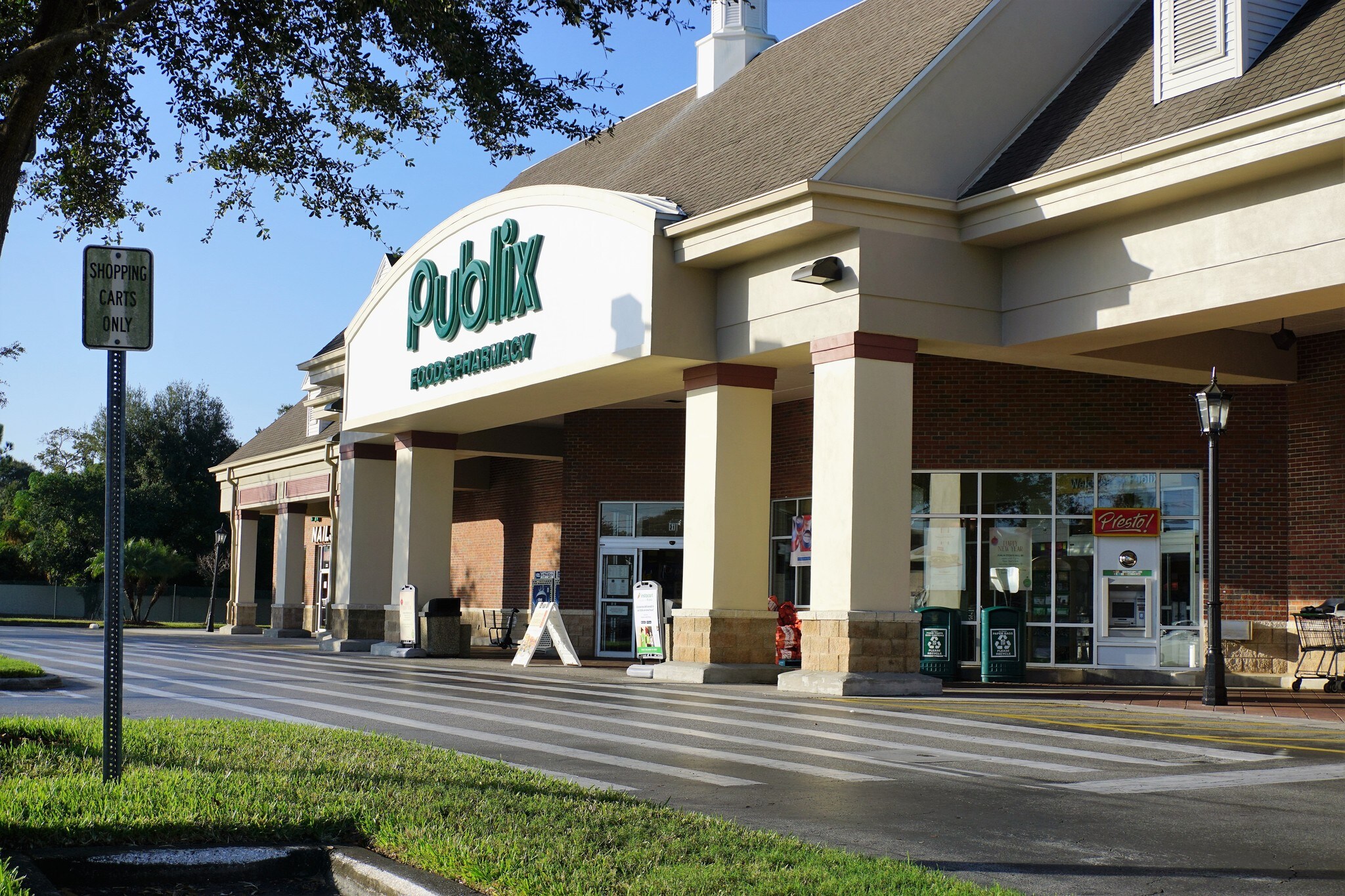 1220 Kingsway Rd, Brandon, FL à louer Photo du bâtiment- Image 1 de 8