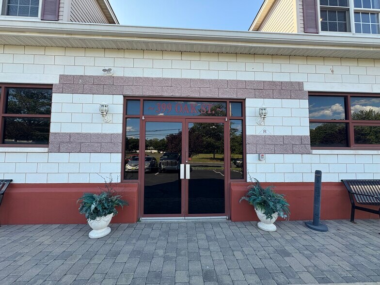 399 Oak St, South Amboy, NJ à louer - Photo du bâtiment - Image 2 de 9