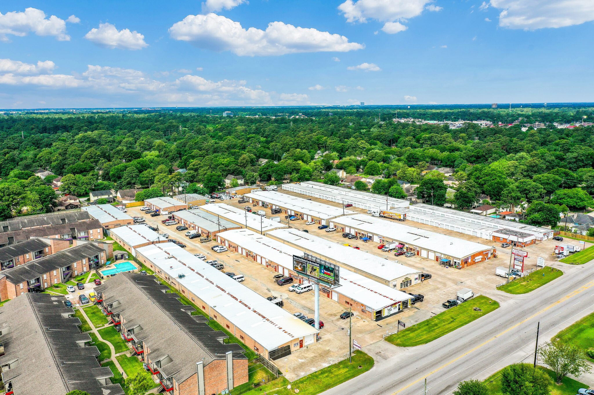 13329 Veterans Memorial Dr, Houston, TX for lease Building Photo- Image 1 of 14